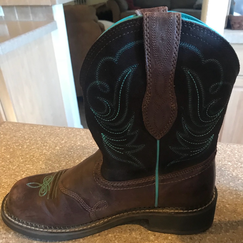 Ariat boots, size 10b.
